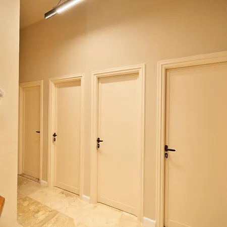 2115 Boutique Хостел Дуррес